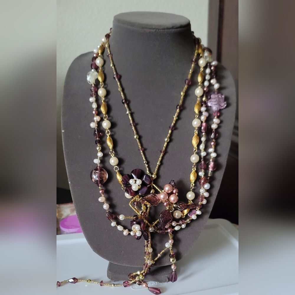 Elegant Floral Pearl Necklace - Broken